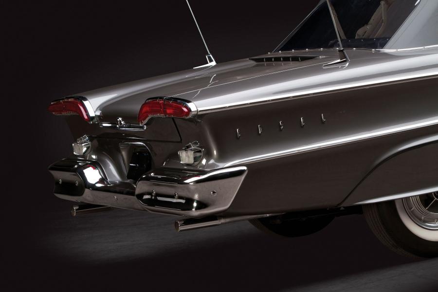 Детали экстерьера Edsel Pacer 2-Door Convertible 1958 года  (фото 7 из 35)